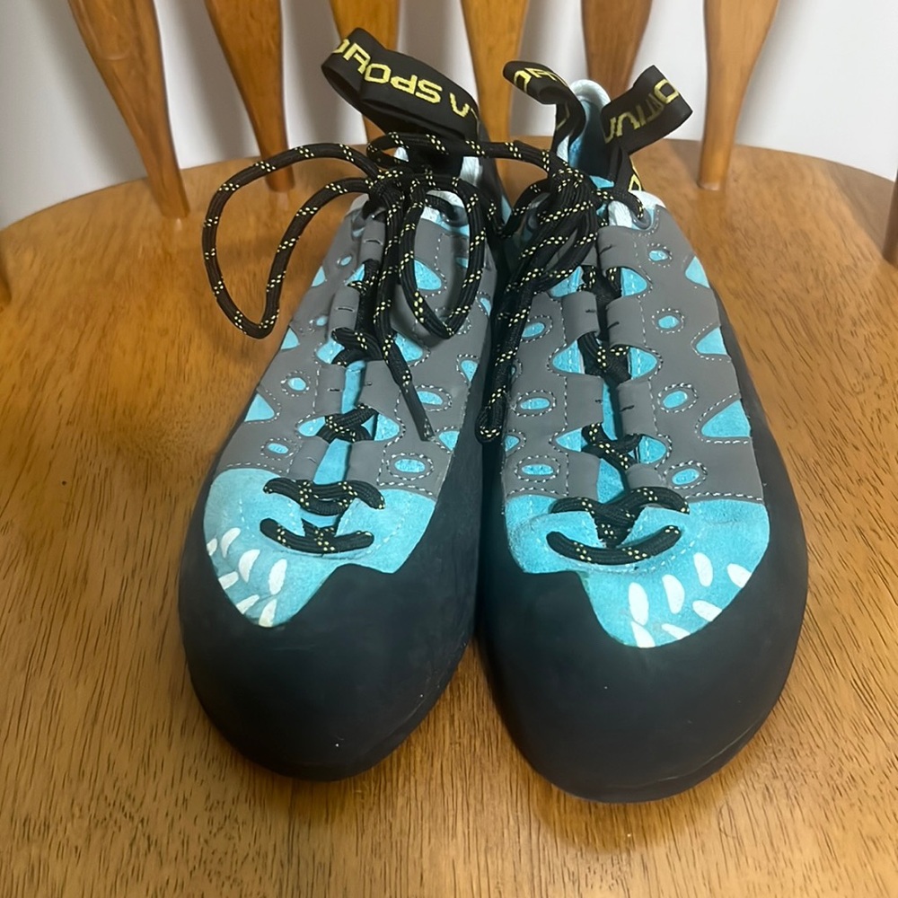 Climbing shoes